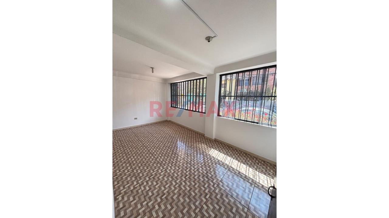 Departamento En Venta En La Urb. Los Andenes - 2