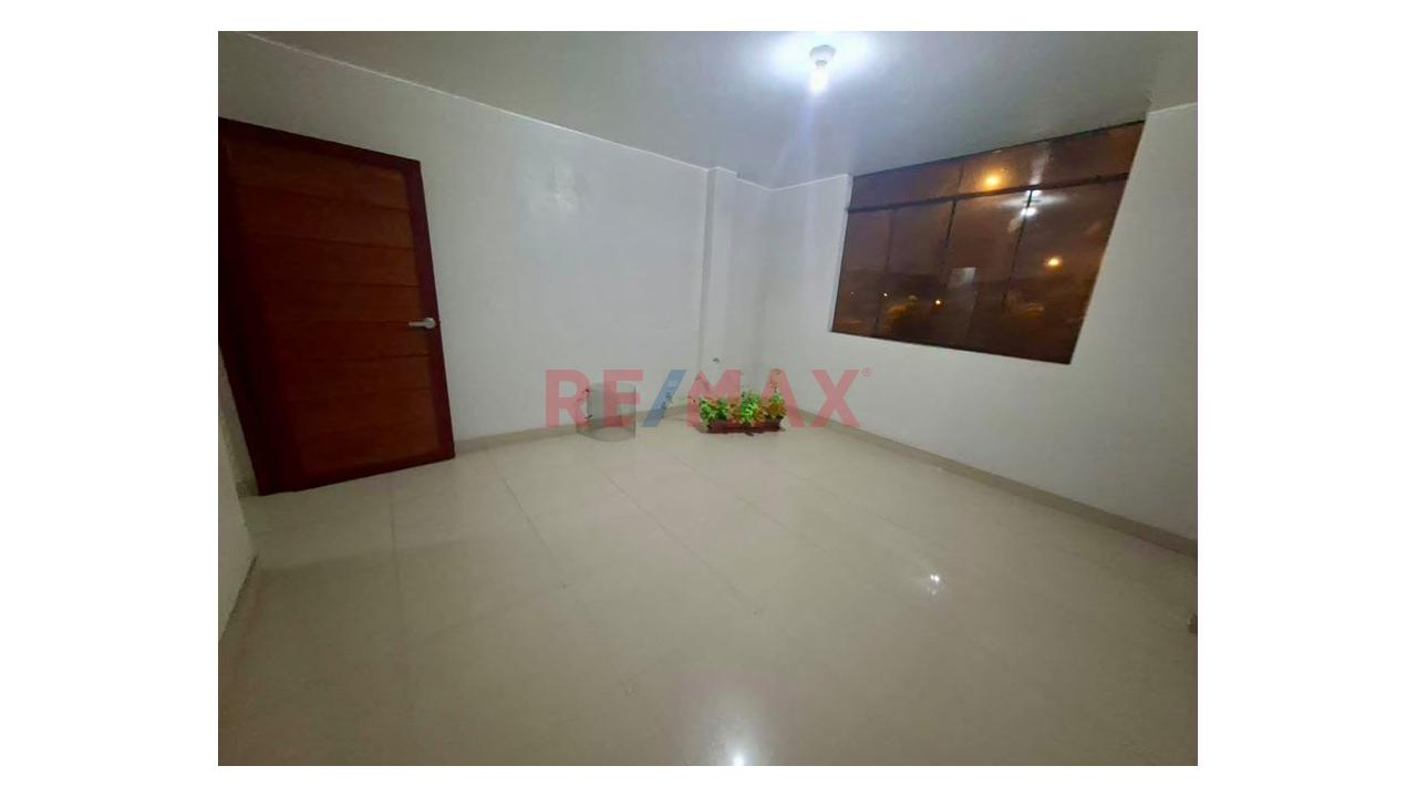 Amplio Departamento En Alquiler – 140 M² ¡Vive Frente Al Parque En San Martín De Porres! — foto 4