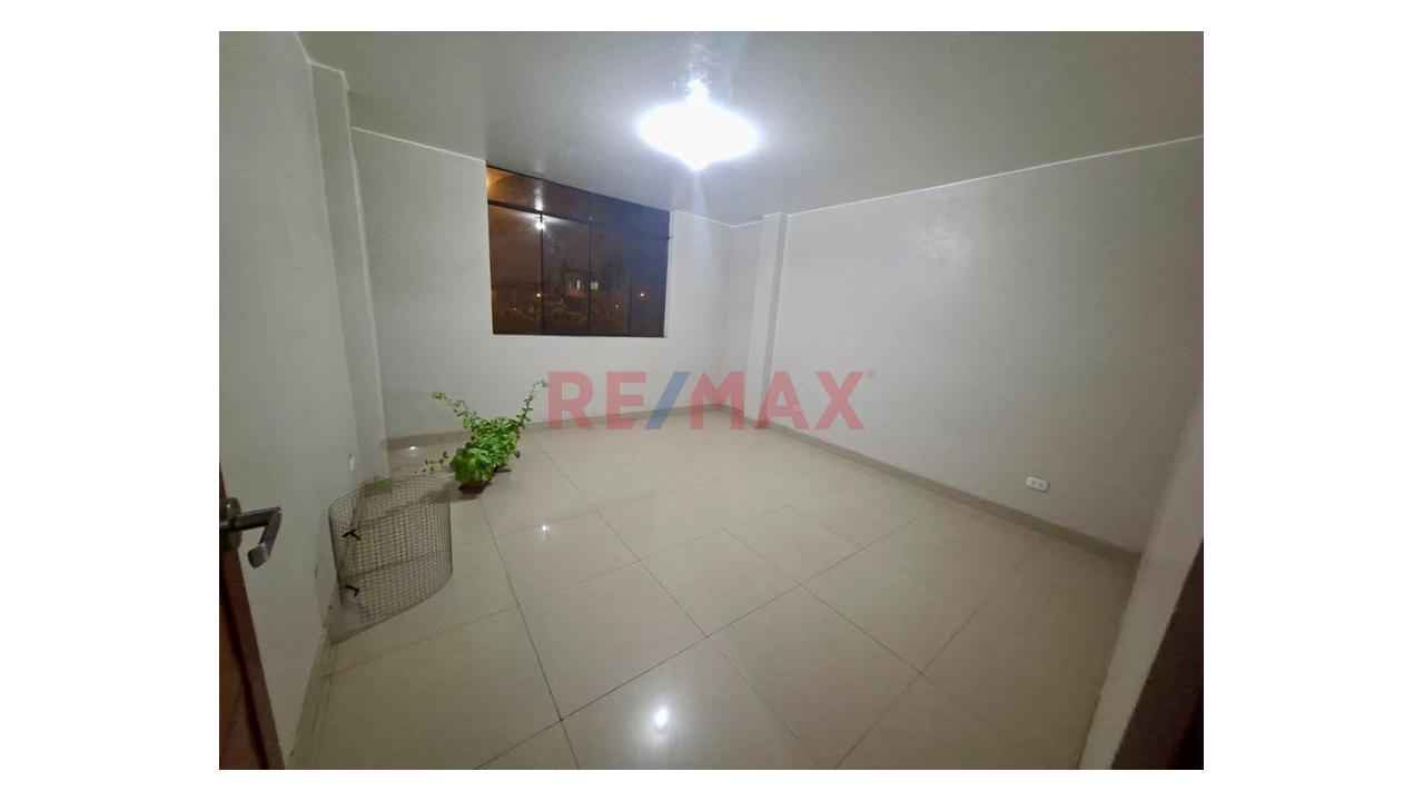 Amplio Departamento En Alquiler – 140 M² ¡Vive Frente Al Parque En San Martín De Porres! — foto 2