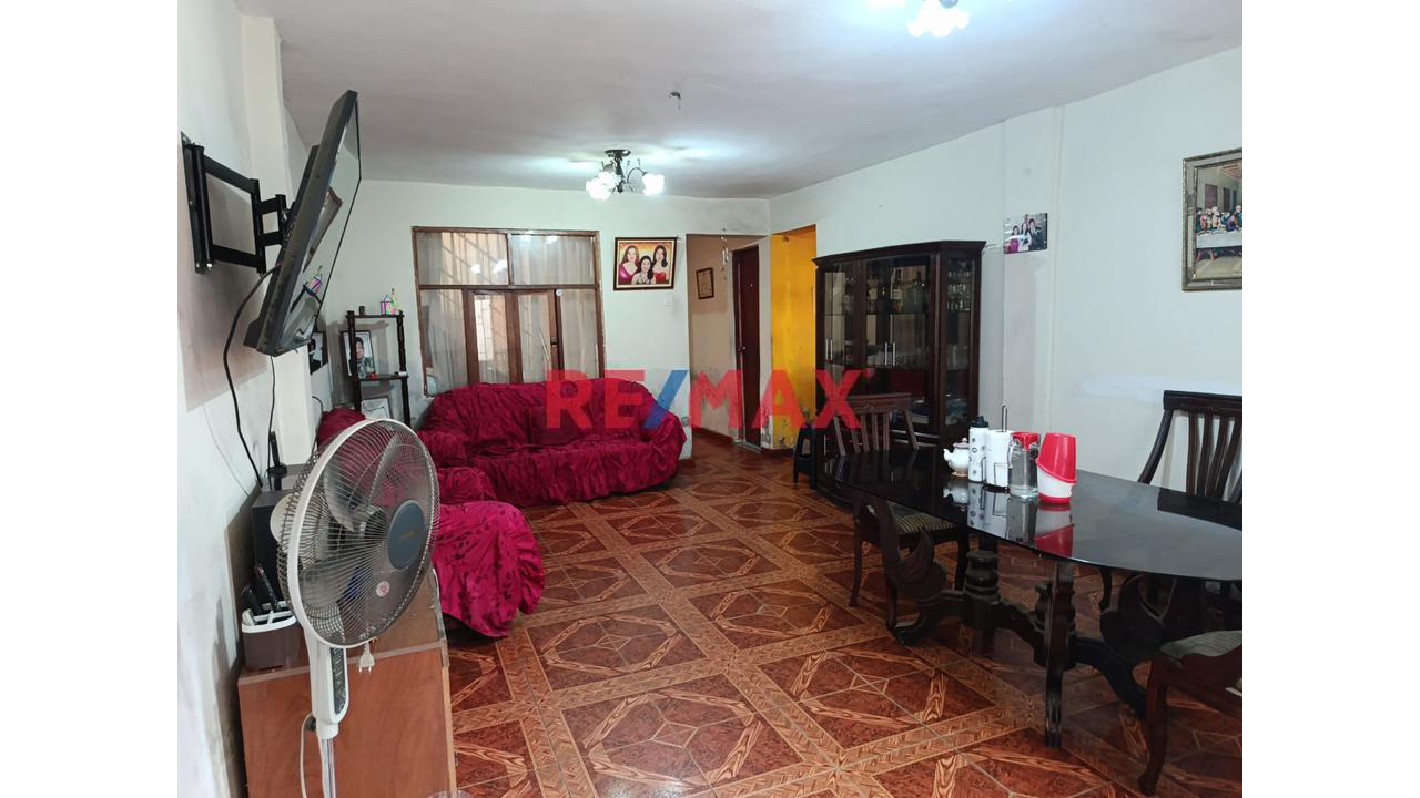 Vendo Estratégica Casa De 2 Pisos Con 8 Dormitorios: Alta Rentabilidad Y Conectividad