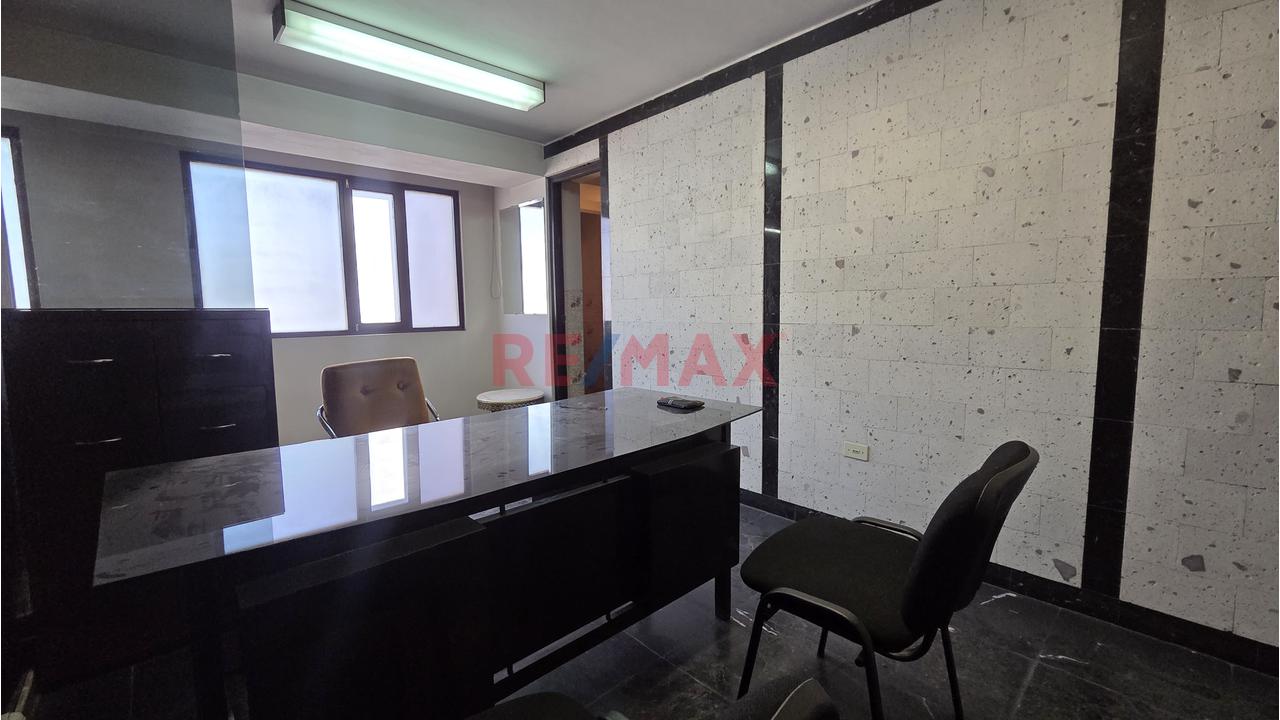 Alquilo Consultorio Inmejorable Ubicacion Cc Medico Arequipa Costado Clínica Arequipa - 14