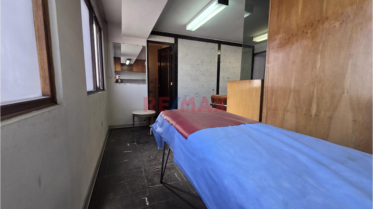Alquilo Consultorio Inmejorable Ubicacion Cc Medico Arequipa Costado Clínica Arequipa - 12