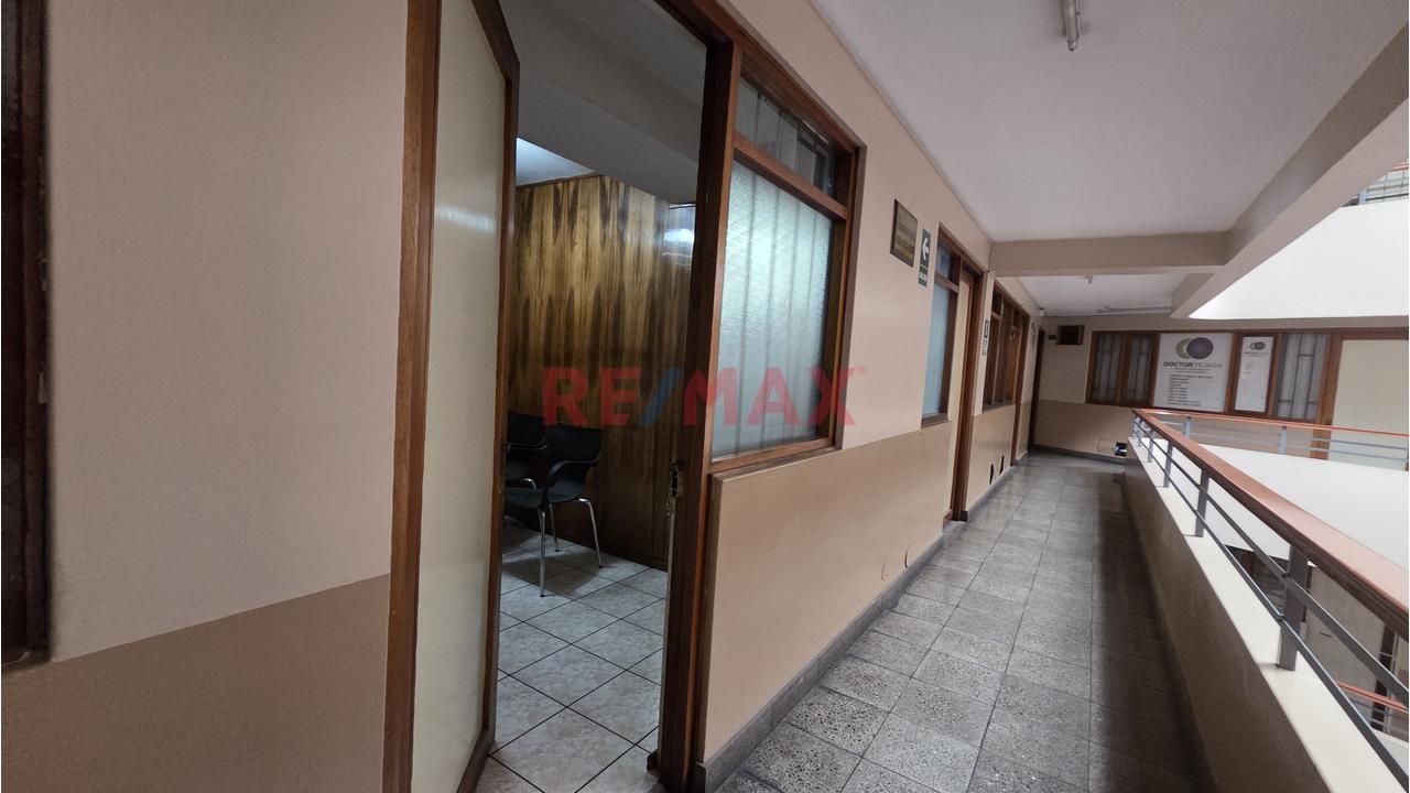 Alquilo Consultorio Inmejorable Ubicacion Cc Medico Arequipa Costado Clínica Arequipa - 4