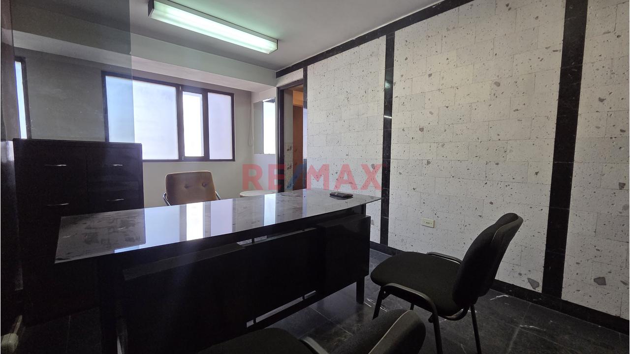 Alquilo Consultorio Inmejorable Ubicacion Cc Medico Arequipa Costado Clínica Arequipa - 9