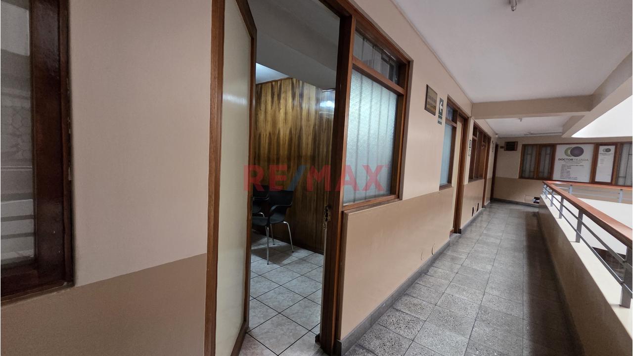 Alquilo Consultorio Inmejorable Ubicacion Cc Medico Arequipa Costado Clínica Arequipa - 7