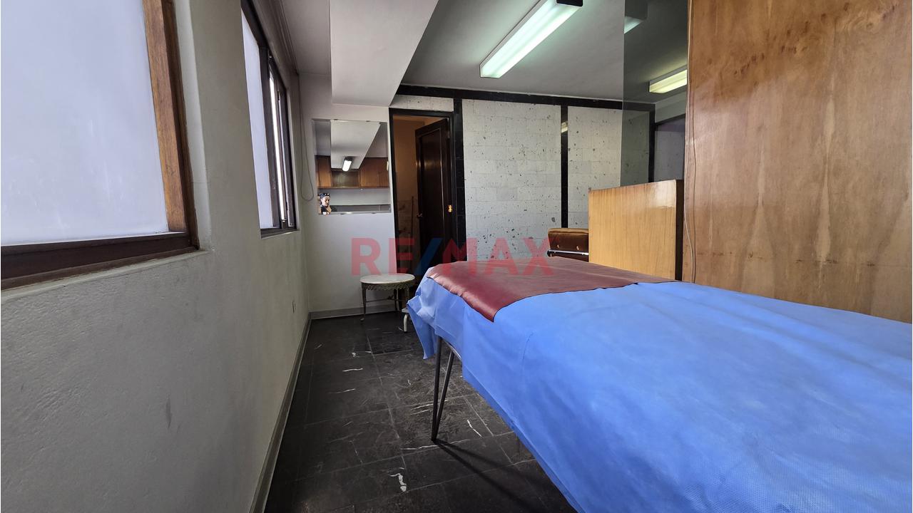 Alquilo Consultorio Inmejorable Ubicacion Cc Medico Arequipa Costado Clínica Arequipa - 11