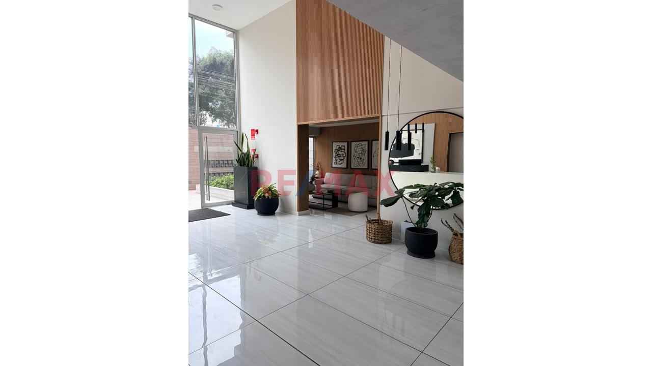 Moderno Departamento En Alquiler | Amoblado Con Cochera | Magdalena – Límite Con San Isidro — foto 13