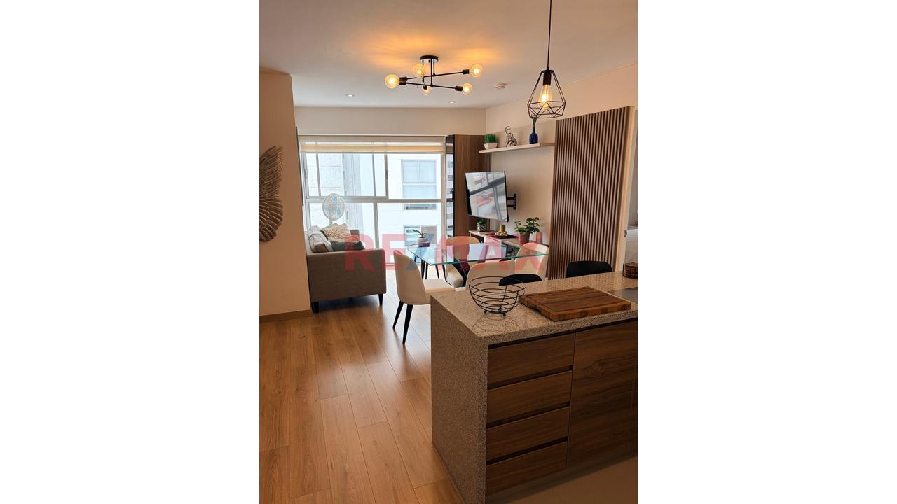 Moderno Departamento En Alquiler | Amoblado Con Cochera | Magdalena – Límite Con San Isidro — foto 3