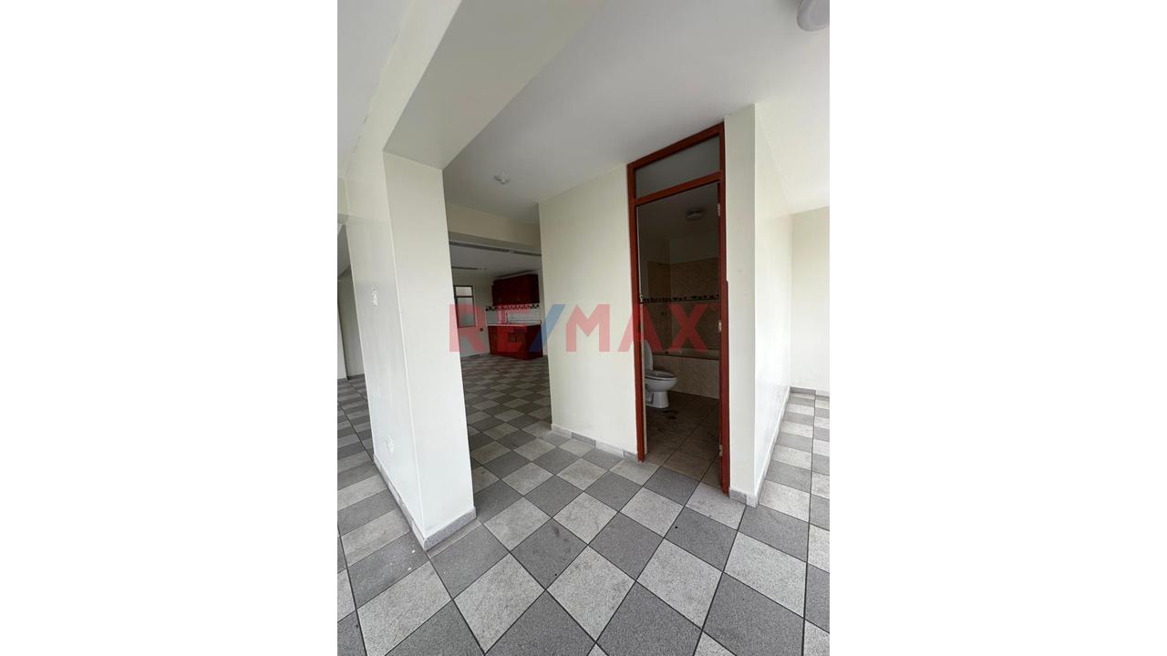Local Amplio Y Abierto 90 M2 Los Olivos - 11