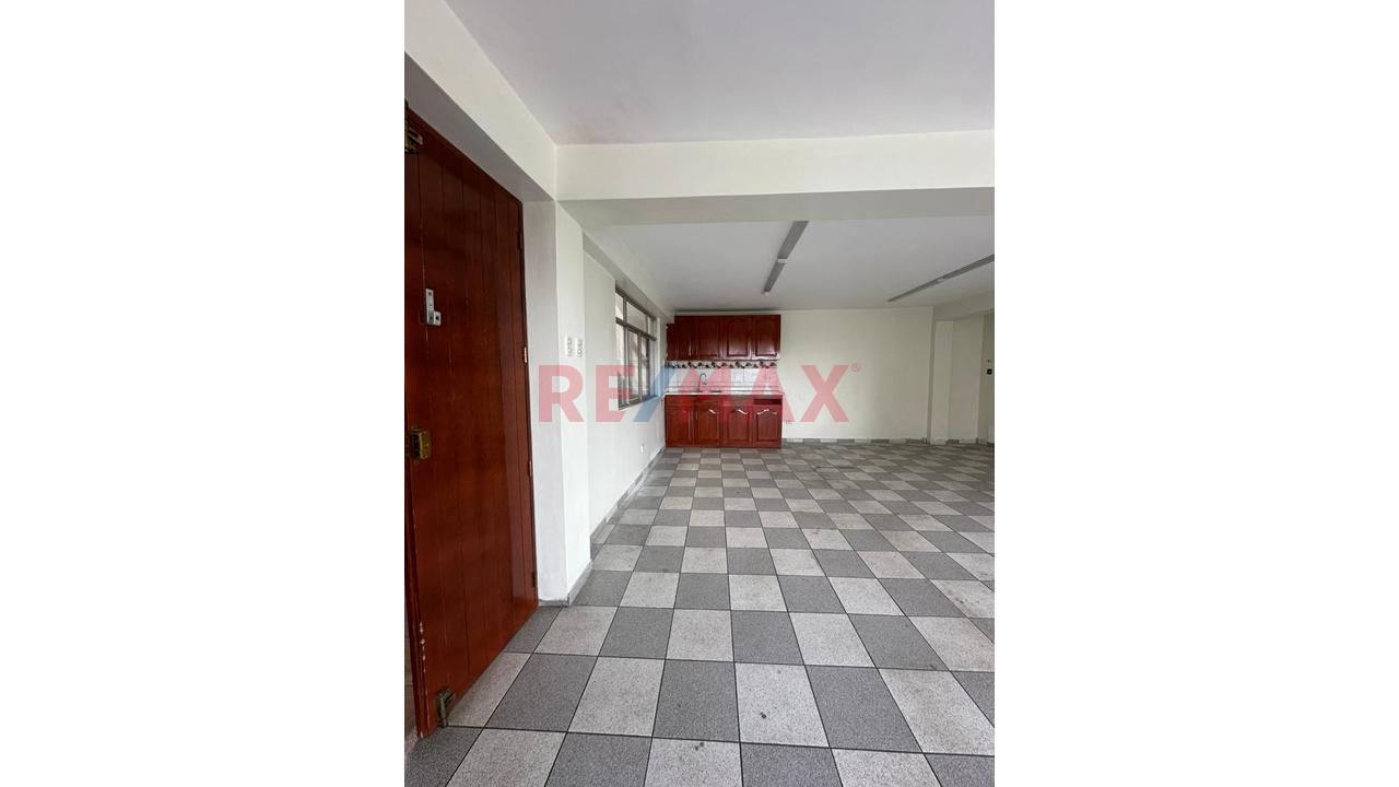 Local Amplio Y Abierto 90 M2 Los Olivos - 15