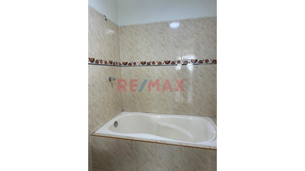 Local Amplio Y Abierto 90 M2 Los Olivos - 8