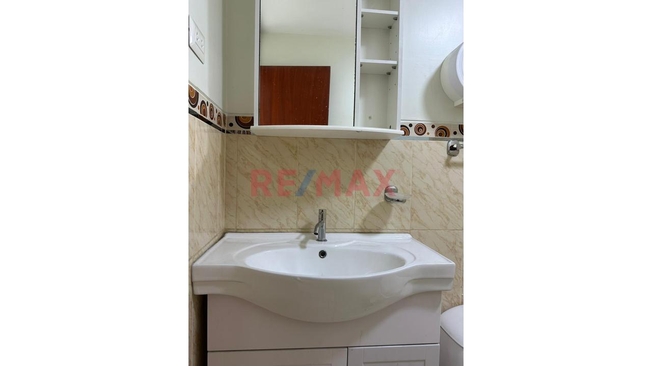 Local Amplio Y Abierto 90 M2 Los Olivos - 18