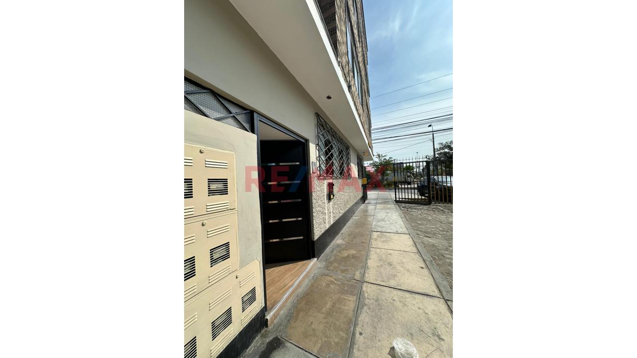Local Amplio Y Abierto 90 M2 Los Olivos - 14