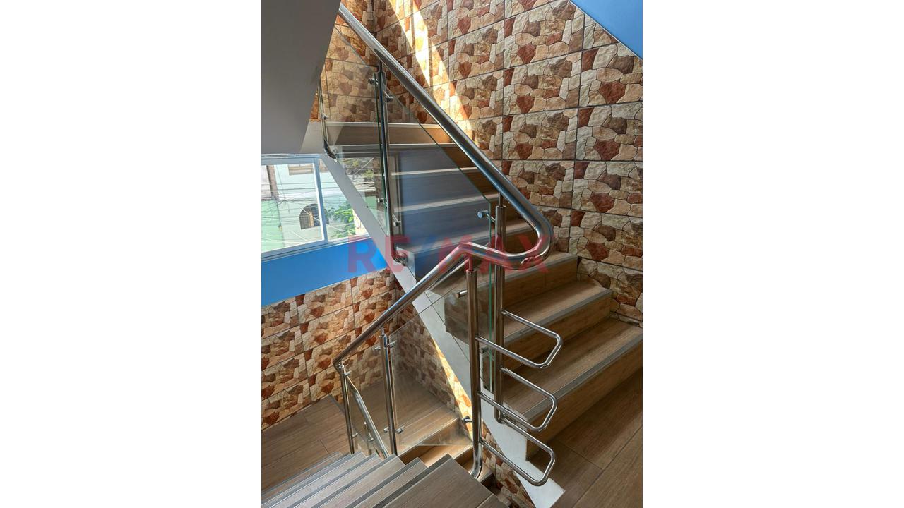 Local Amplio Y Abierto 90 M2 Los Olivos - 3