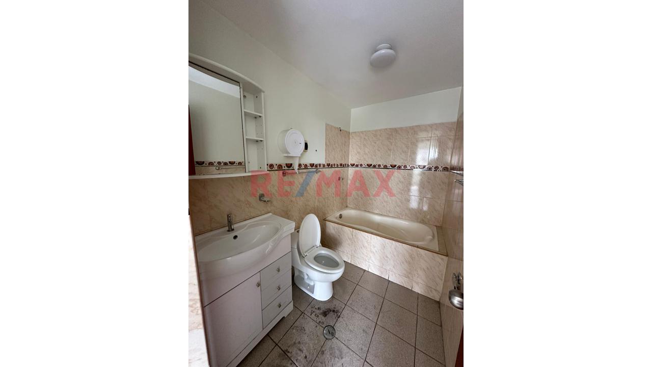 Local Amplio Y Abierto 90 M2 Los Olivos - 17