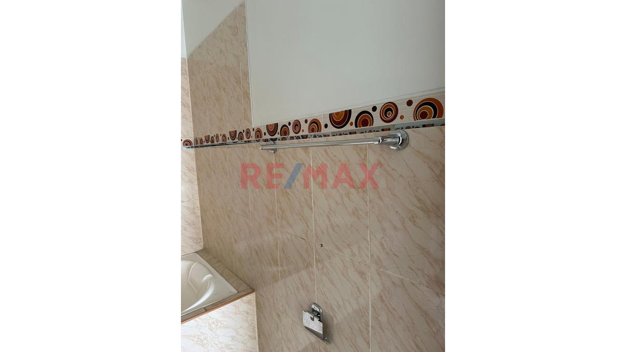 Local Amplio Y Abierto 90 M2 Los Olivos - 7
