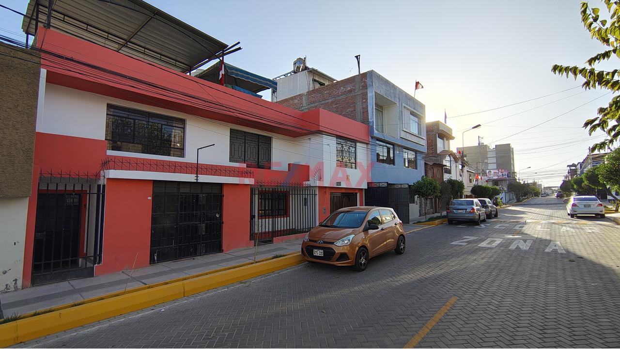 Vendo Linda Casa En Interior A Espaldas Del Parque Del Niño – Miraflores - 2