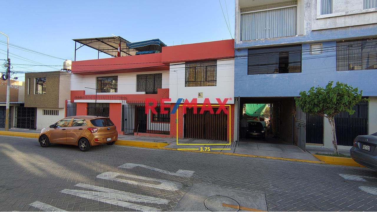 Vendo Linda Casa En Interior A Espaldas Del Parque Del Niño – Miraflores - 1