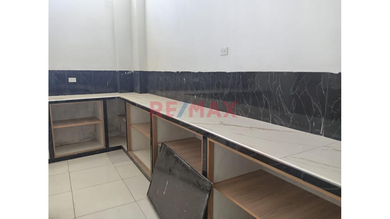 ¡Amplio Local Comercial En Alquiler En Cerro Colorado ! - 8