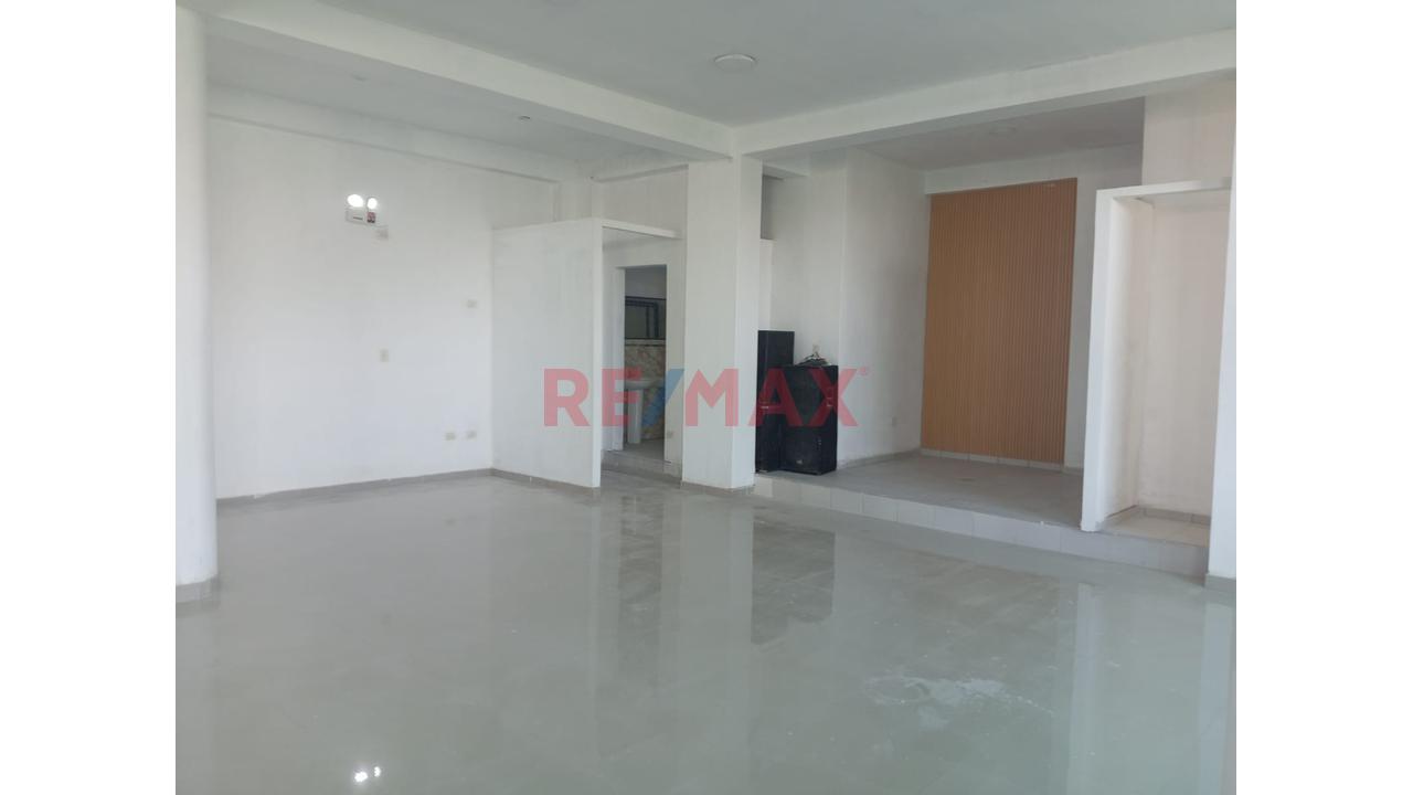 ¡Amplio Local Comercial En Alquiler En Cerro Colorado ! - 3