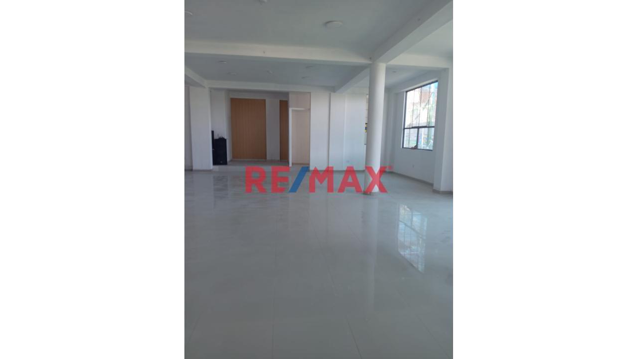¡Amplio Local Comercial En Alquiler En Cerro Colorado ! - 1