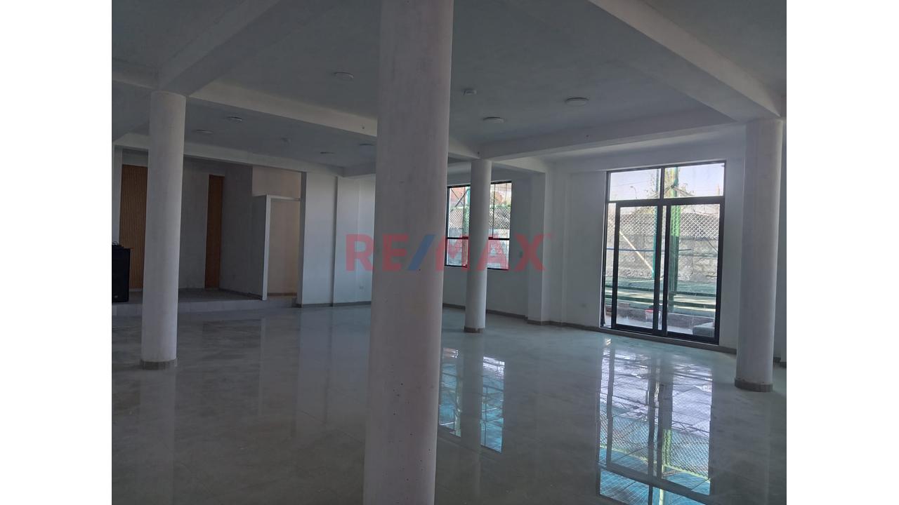 ¡Amplio Local Comercial En Alquiler En Cerro Colorado ! - 4