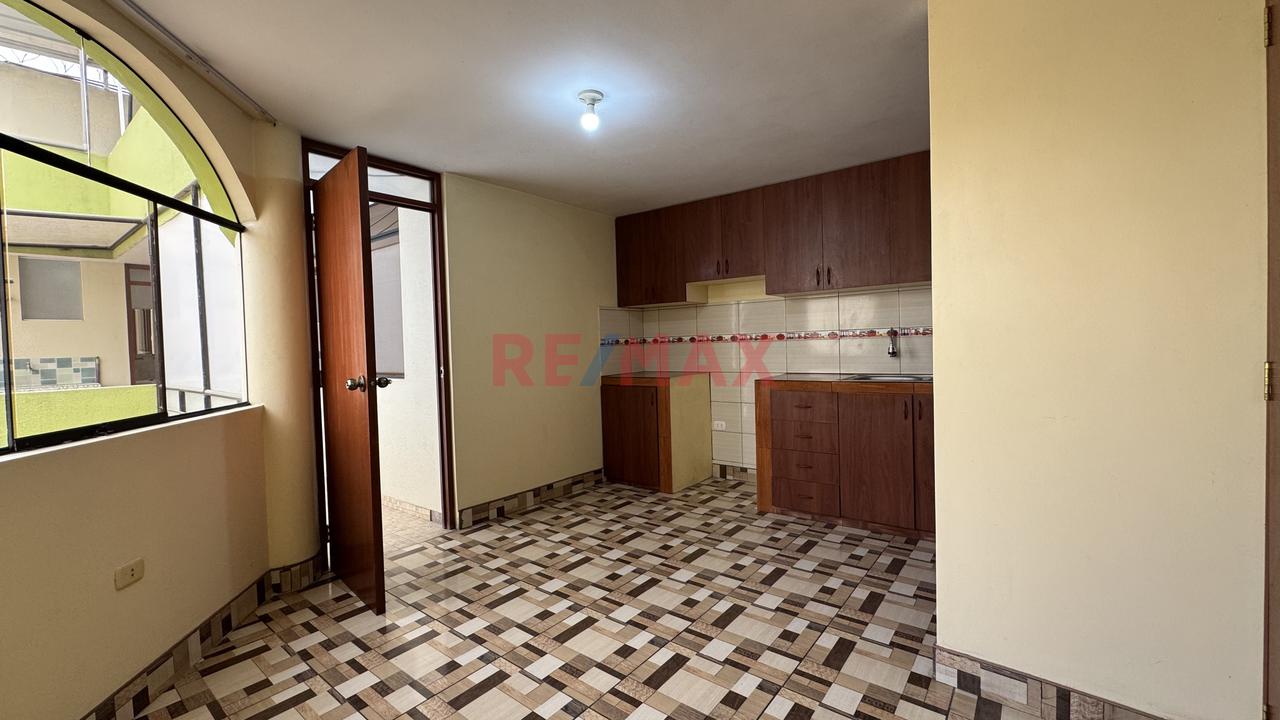 Casa Comercial Multifamiliar En Venta A 3 Cuadras De La Plaza De Socabaya - 5