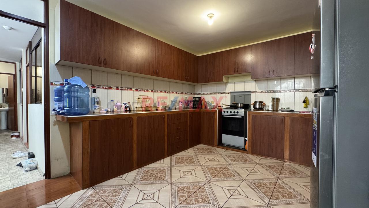Casa Comercial Multifamiliar En Venta A 3 Cuadras De La Plaza De Socabaya - 3