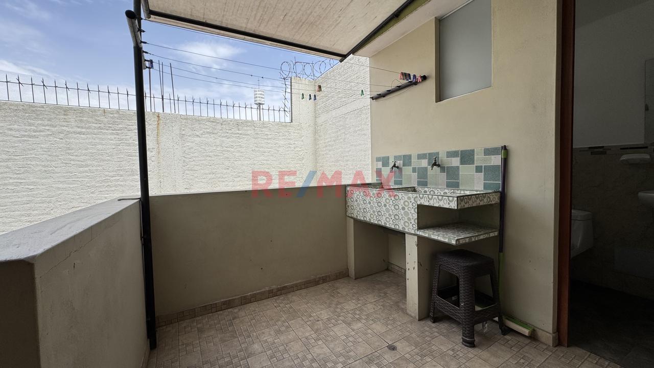 Casa Comercial Multifamiliar En Venta A 3 Cuadras De La Plaza De Socabaya - 7