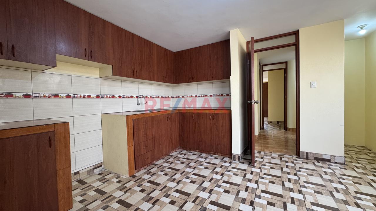 Casa Comercial Multifamiliar En Venta A 3 Cuadras De La Plaza De Socabaya - 6