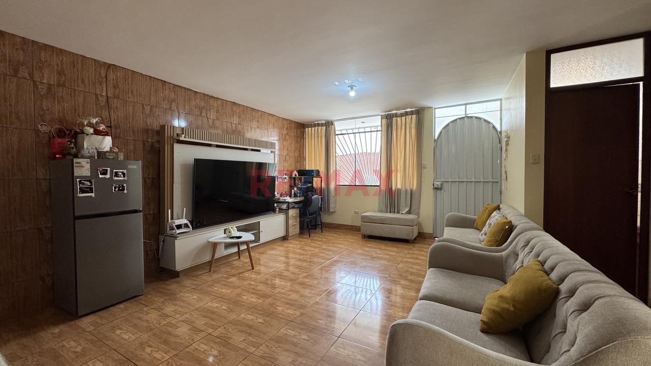 Casa Comercial Multifamiliar En Venta A 3 Cuadras De La Plaza De Socabaya - 2