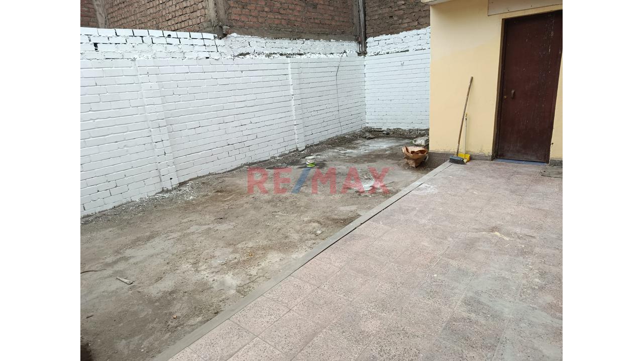 Casa Solo Primer Piso - Media Cuadra Av. José Granda — foto 8
