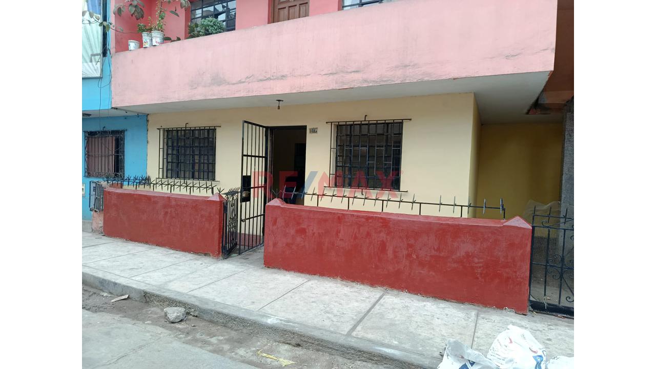 Casa Solo Primer Piso - Media Cuadra Av. José Granda