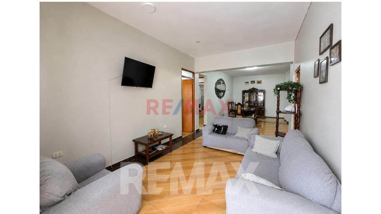 ¡Se Vende Hermosa Casa Con 7 Departamentos En San Juan De Lurigancho — foto 2