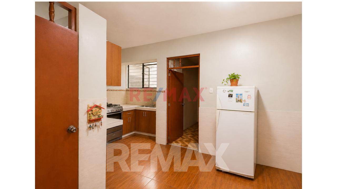 ¡Se Vende Hermosa Casa Con 7 Departamentos En San Juan De Lurigancho — foto 9