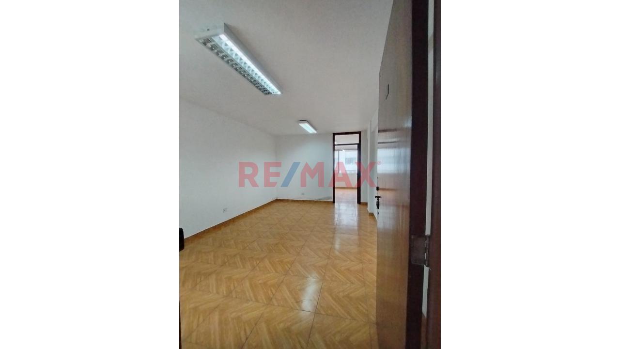🏡 ¡Invierte En Una Ubicación Estratégica En El Corazón De Lima! — foto 2