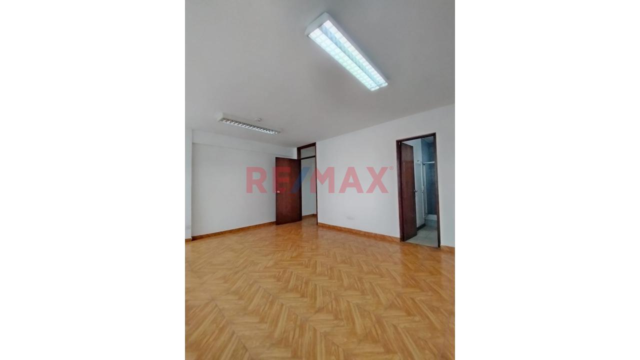 🏡 ¡Invierte En Una Ubicación Estratégica En El Corazón De Lima! — foto 5