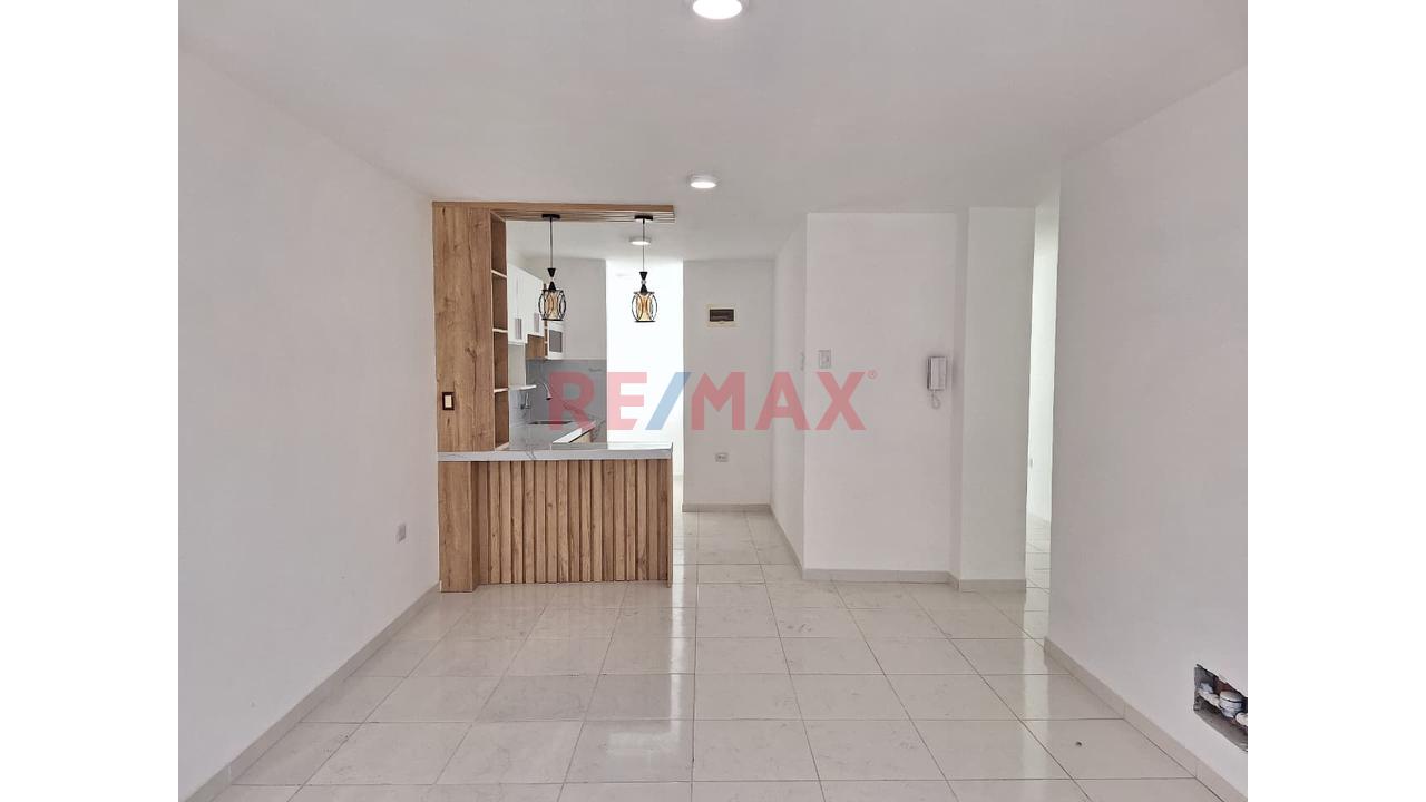 Se Vende Departamento En San Juan De Lurigancho, Urb La Huayrona