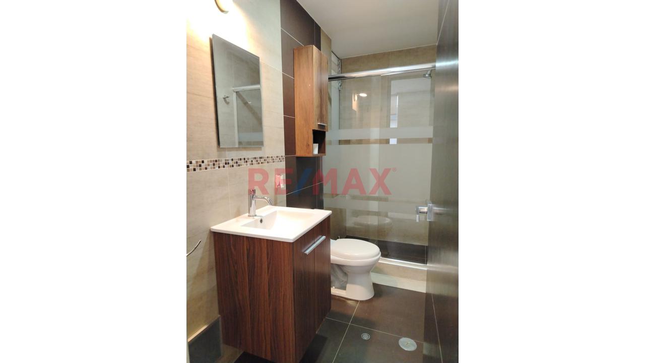 Alquiler De Amplio Departamento Con Cochera En Urb Casa Campo — foto 4