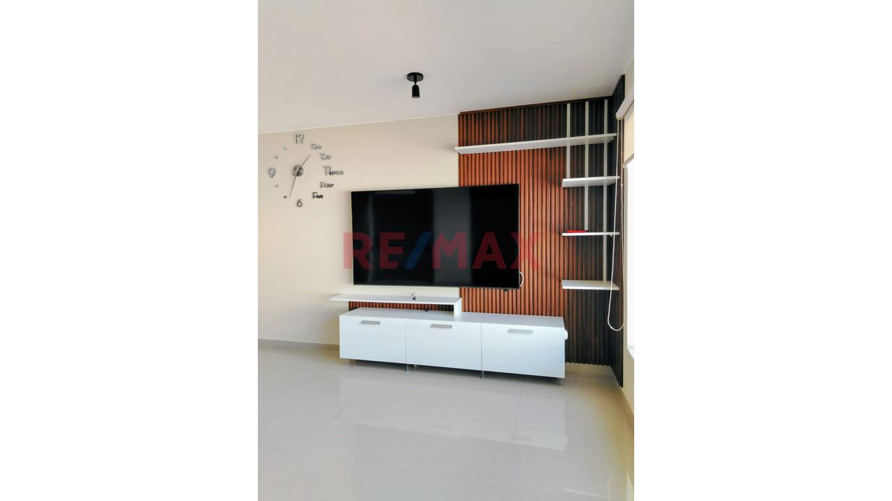 Alquiler De Amplio Departamento Con Cochera En Urb Casa Campo — foto 7