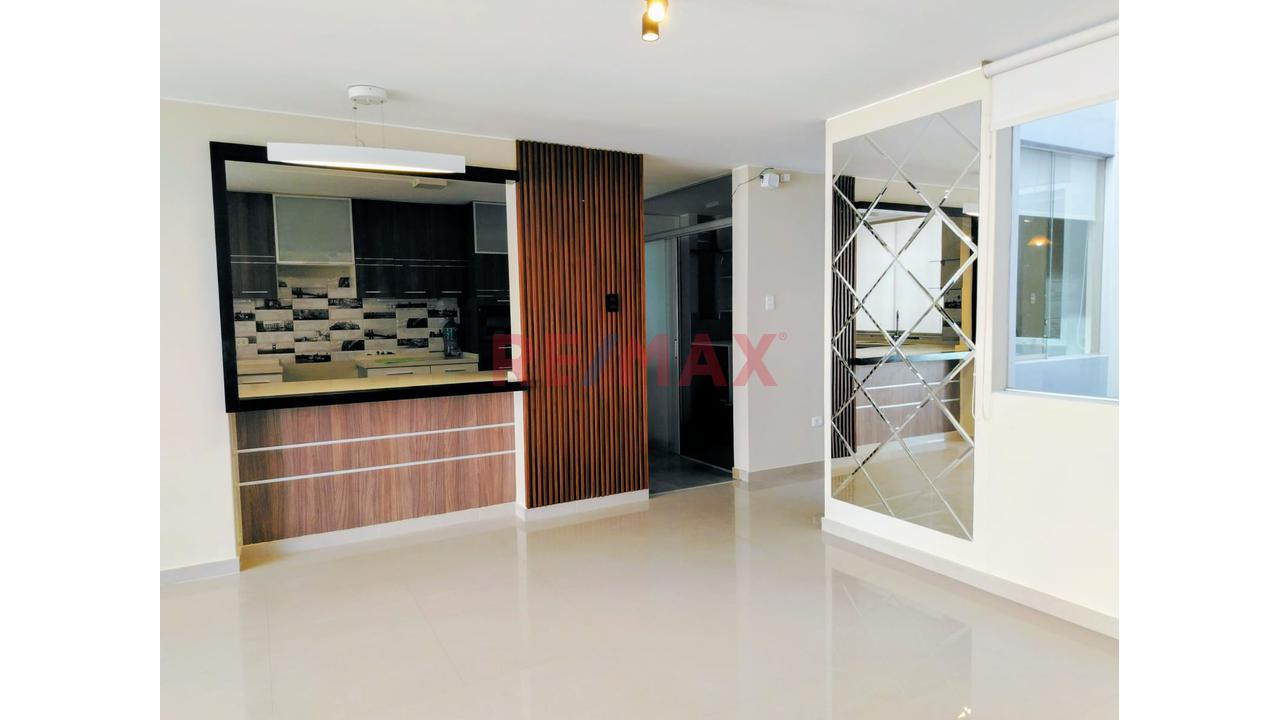 Alquiler De Amplio Departamento Con Cochera En Urb Casa Campo — foto 6
