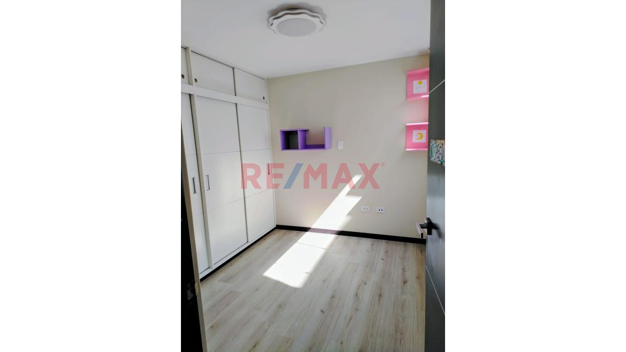 Alquiler De Amplio Departamento Con Cochera En Urb Casa Campo — foto 10
