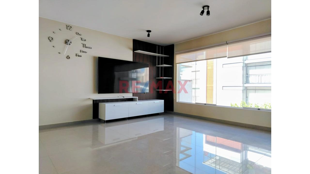 Alquiler De Amplio Departamento Con Cochera En Urb Casa Campo