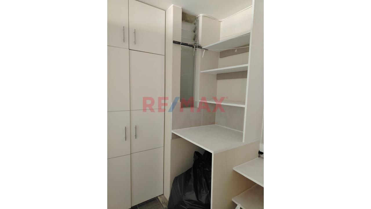 Alquiler De Amplio Departamento Con Cochera En Urb Casa Campo — foto 5