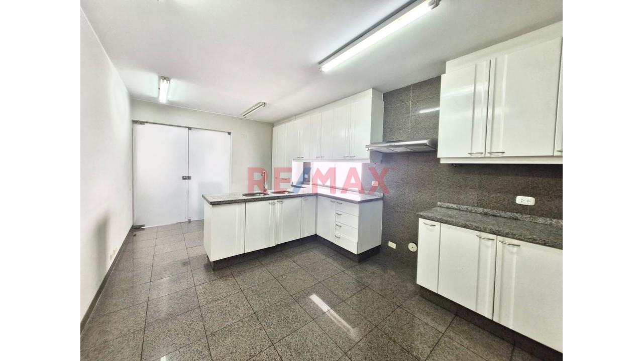 Exclusivo Dúplex En Venta Con Vista Al Club Golf Los Incas | 350 M² | 4 Cocheras — foto 2
