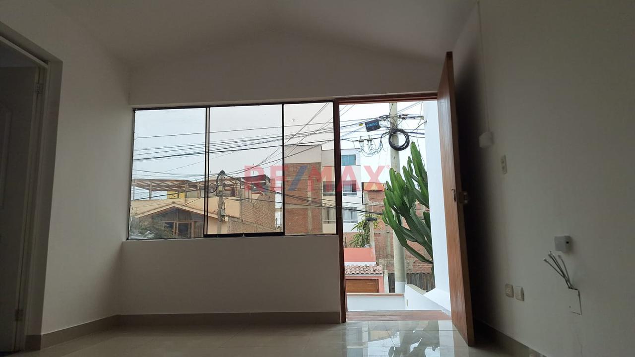 ¡Casa En Alquiler En La Urbanización Los Cedros De Villa, Chorrillos! — foto 2