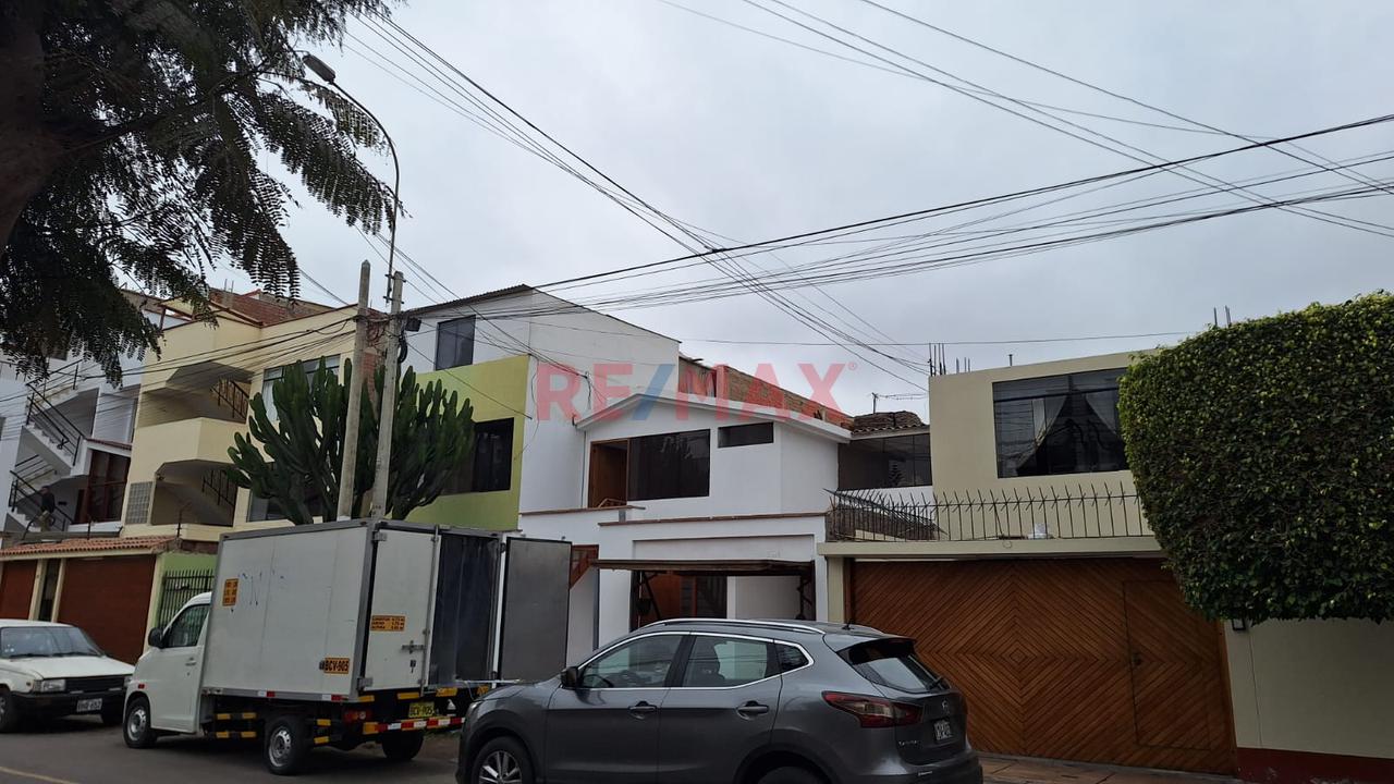 ¡Casa En Alquiler En La Urbanización Los Cedros De Villa, Chorrillos!