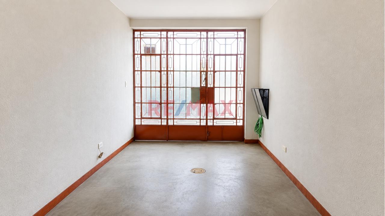 🚗 Cochera Techada De 22.60 M² Frente A Parque En Los Olivos | S/ 300 — foto 3