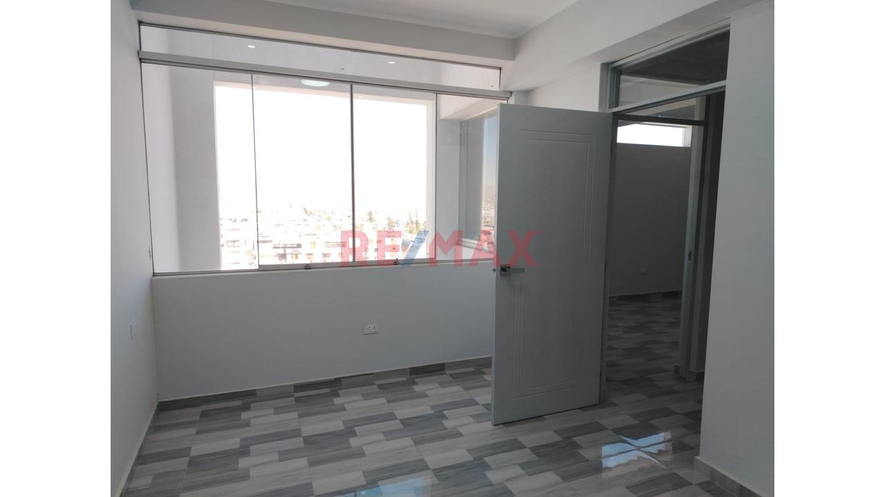 Oficina Comercial En Alquiler Cerca Al Mall Porongoche - 2