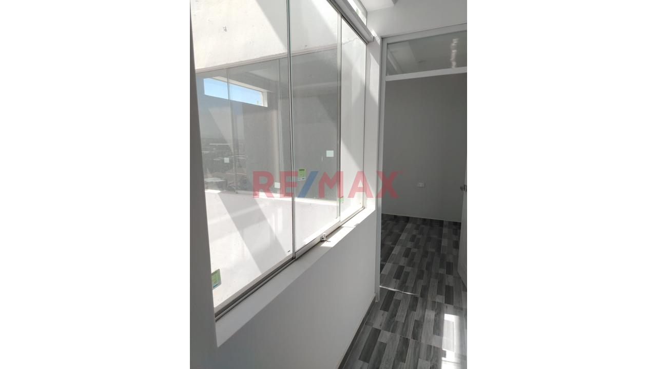 Alquiler De Oficina Comercial Con Terraza , Cerca Al Mall Aventura Porongoche - 2